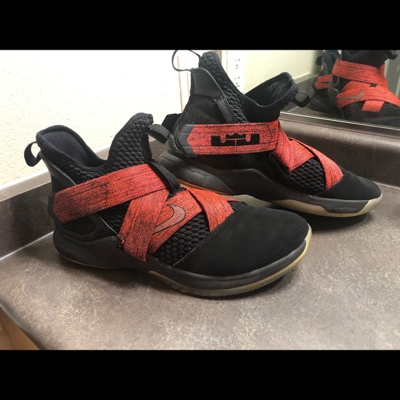 Men’s size 13 Nike’s - Picture 5 of 5